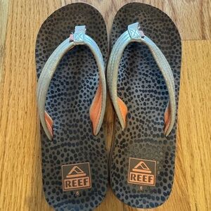 Youth Reef Sandals with Orange and Gray Highlights Size 6